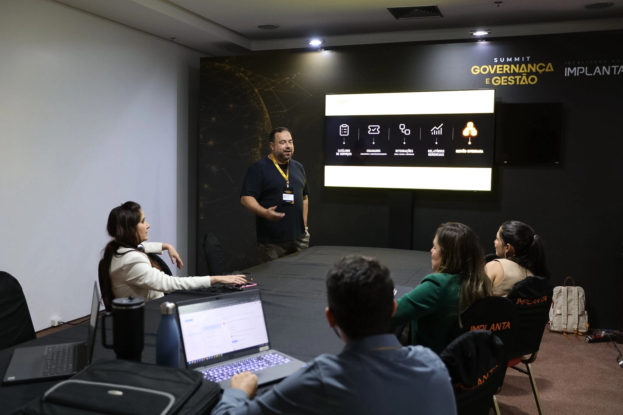 Demonstração de soluções no Laboratório de Tecnologia do Summit