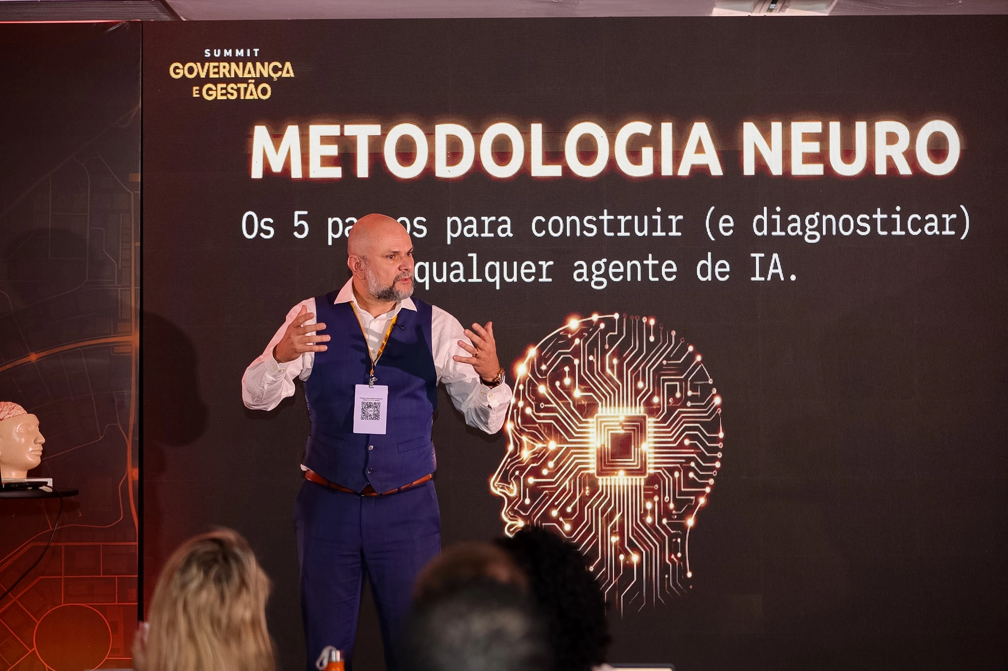 Palestra sobre Inteligência Artificial no Summit